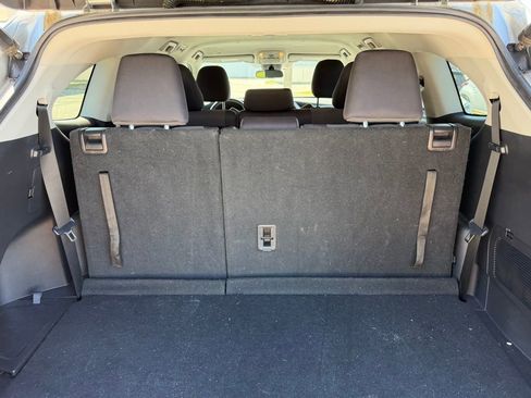 Used 2020 Toyota Highlander LE image 7