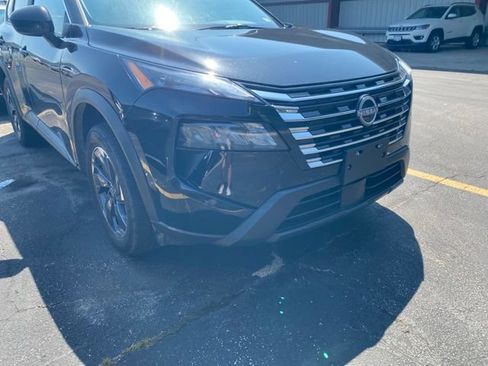 Used 2026 Nissan Rogue SV FWD image 3