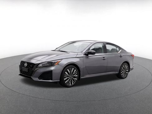 Used 2026 Nissan Altima 2.5 SV FWD image 3