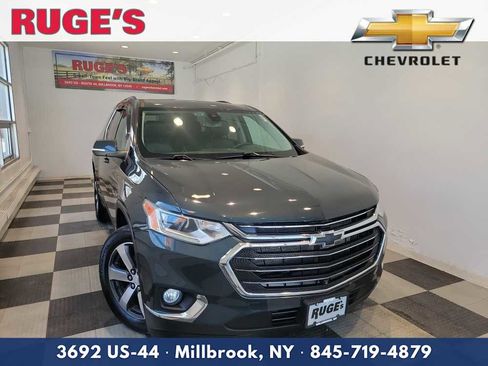 Used 2021 Chevrolet Traverse LT w/ LT Premium Package image 1