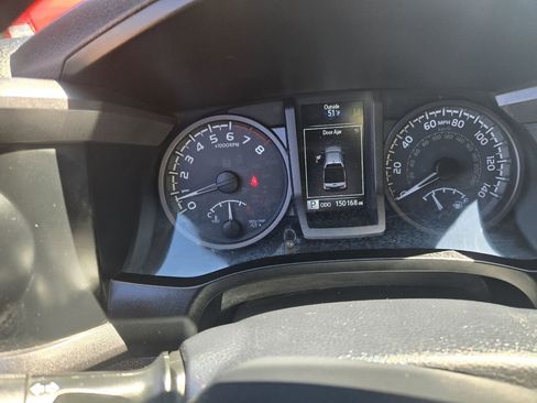 Used 2018 Toyota Tacoma TRD Sport w/ Technology Package image 29