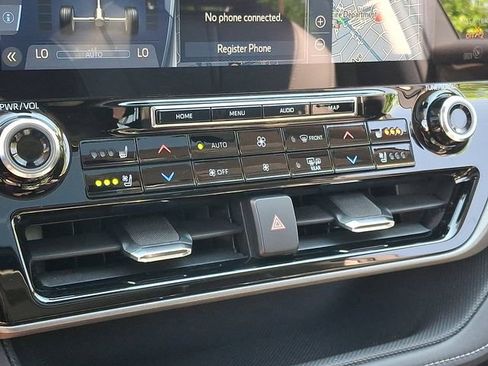 Certified 2021 Toyota Highlander Limited AWD/4WD image 19