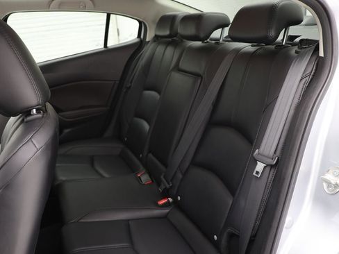 Used 2018 MAZDA MAZDA3 Touring image 11