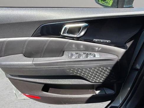 Used 2025 Kia Carnival SX Prestige FWD image 17
