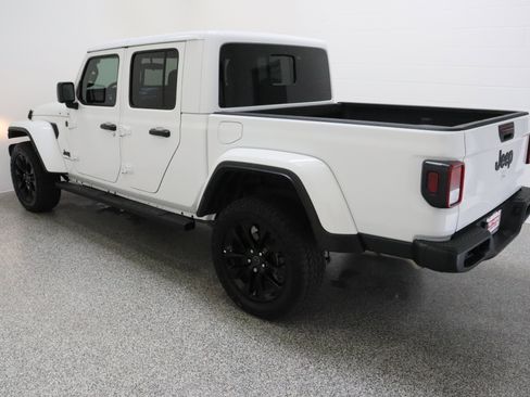Used 2025 Jeep Gladiator Sport image 9
