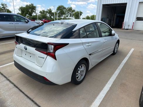 Used 2019 Toyota Prius LE FWD image 3