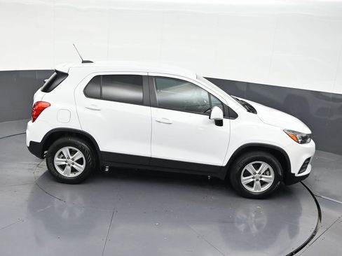 Used 2022 Chevrolet Trax LS w/ Tint and Cruise Package AWD/4WD image 22