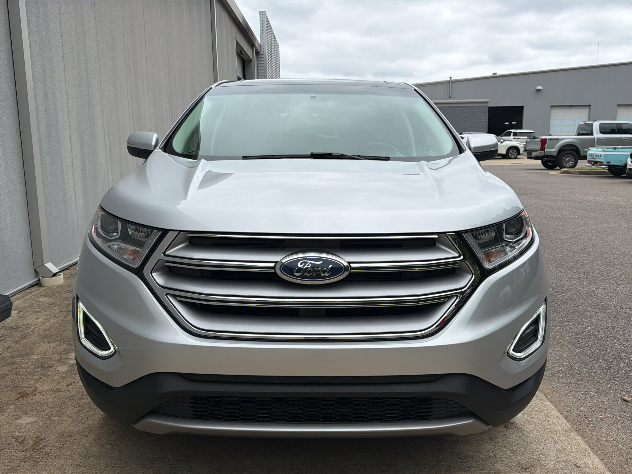 Used 2018 Ford Edge Titanium w/ Equipment Group 301A FWD image 8