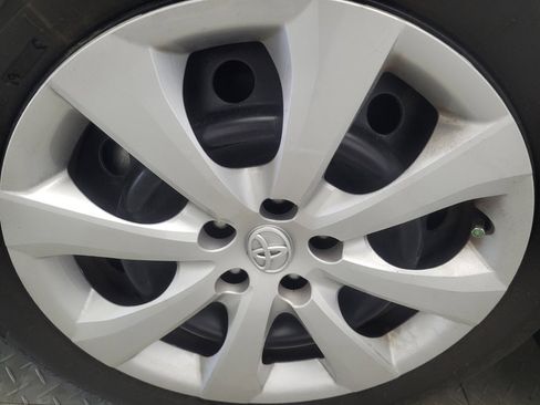 Used 2024 Toyota Corolla LE FWD image 31