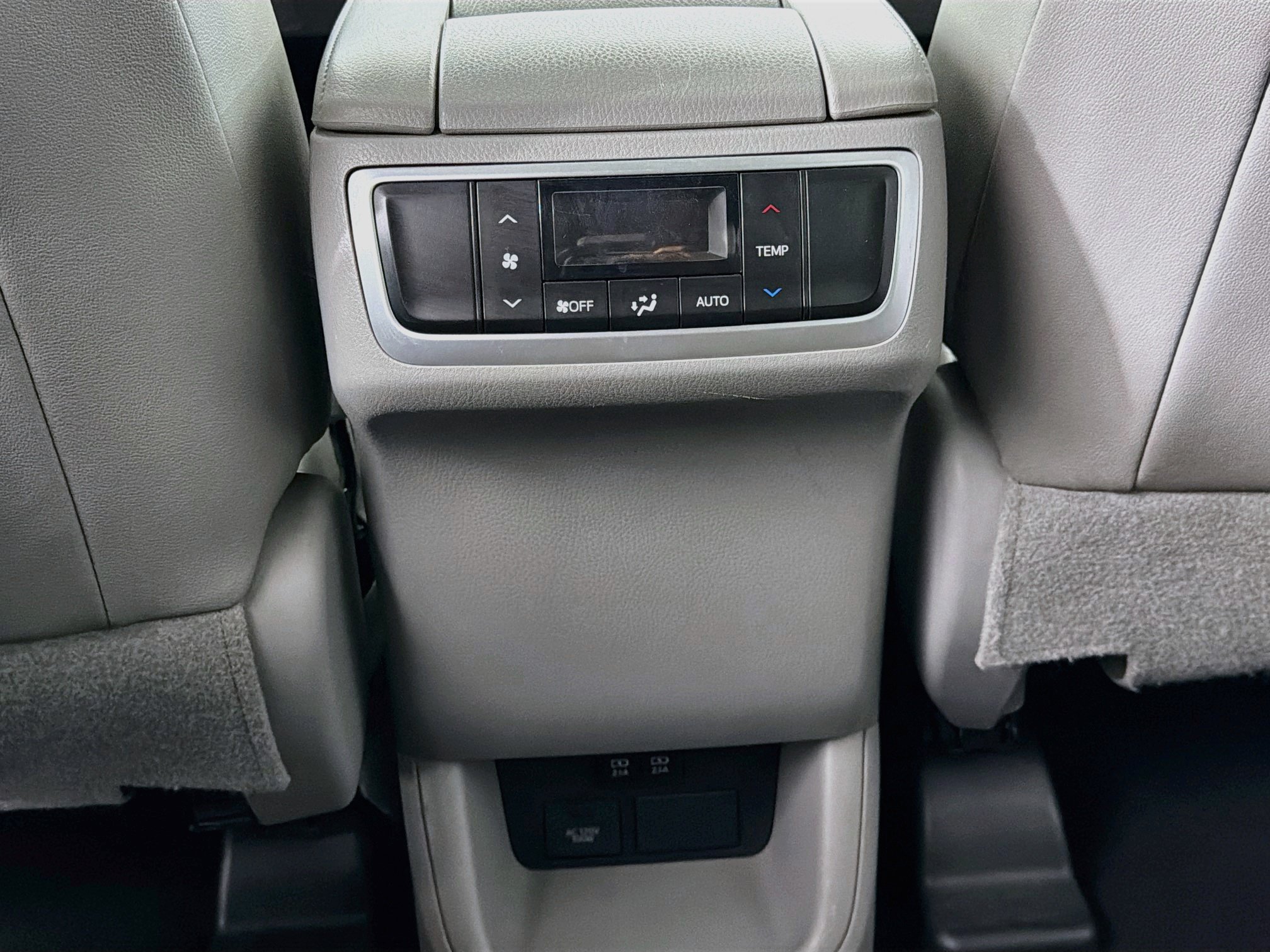 Used 2017 Toyota Highlander XLE w/ Carpet Mat Package AWD/4WD image 29