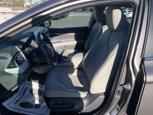 Used 2022 Toyota Camry SE image 19