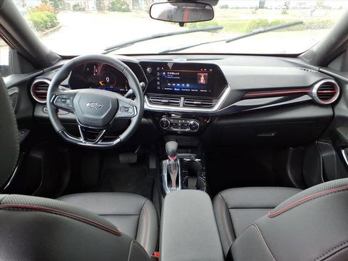 Used 2025 Chevrolet Trax RS image 8