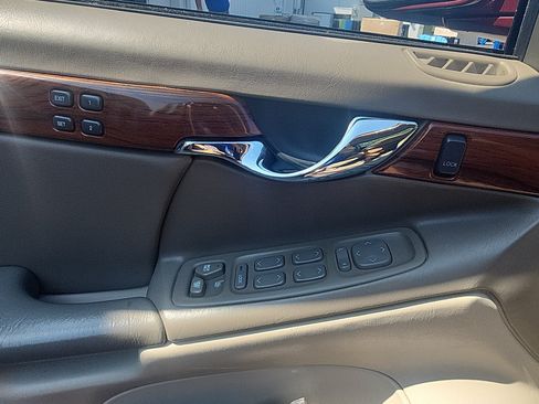 Used 2002 Cadillac De Ville w/ Comfort/Convenience Pkg FWD image 15