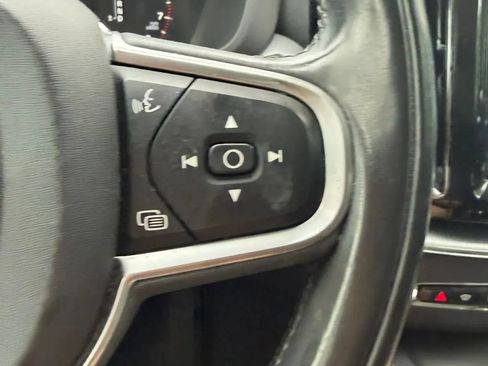 Used 2018 Volvo XC60 T5 Momentum w/ Vision Package AWD/4WD image 20