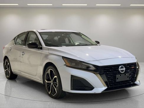 Used 2025 Nissan Altima 2.5 SR w/ SR Premium Package AWD/4WD image 1