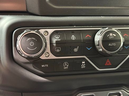 Used 2018 Jeep Wrangler Unlimited Sport S image 26