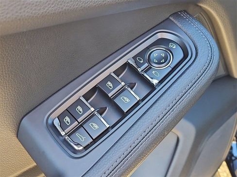 New 2026 Porsche Macan image 22