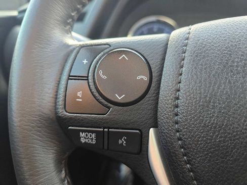 Used 2017 Toyota Corolla XSE image 32