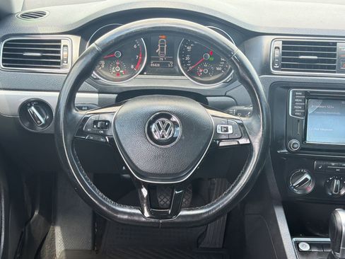Used 2017 Volkswagen Jetta SE FWD image 16