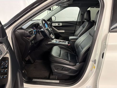 Used 2023 Ford Explorer Limited w/ Equipment Group 301A AWD/4WD image 5