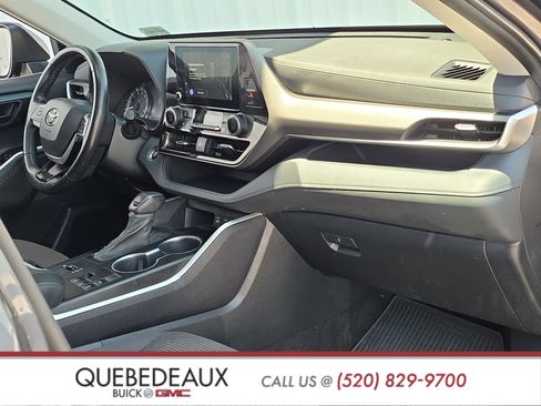 Used 2023 Toyota Highlander LE FWD image 30