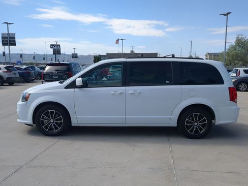 Used 2019 Dodge Grand Caravan GT FWD image 2