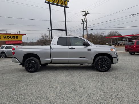 Used 2016 Toyota Tundra SR5 w/ SR5 Upgrade Package image 5