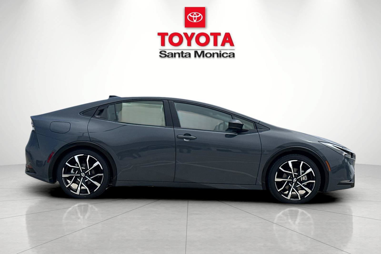 New 2027 Toyota Prius Plug-In Hybrid FWD image 2