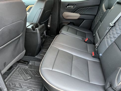 Used 2024 GMC Canyon Denali image 14