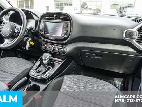 Used 2025 Kia Soul LX w/ LX Technology Package FWD image 24