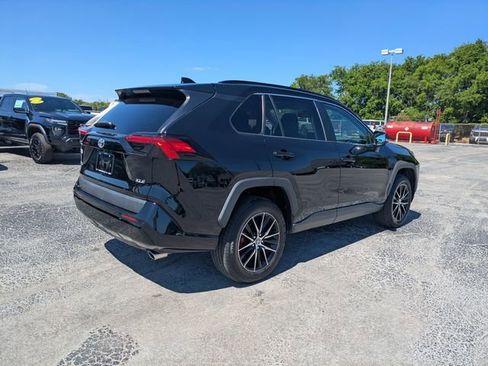 Used 2020 Toyota RAV4 XLE Premium FWD image 7