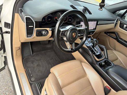 Used 2019 Porsche Cayenne AWD/4WD image 18