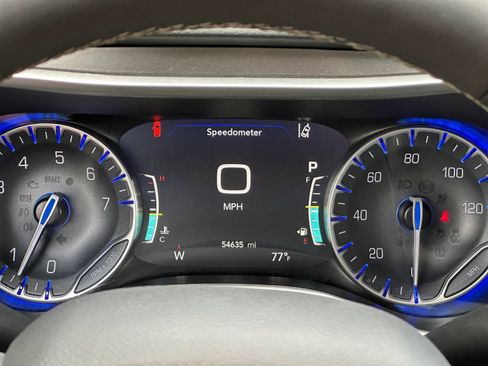Used 2024 Chrysler Pacifica Touring-L FWD image 19