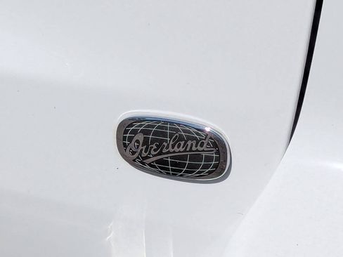 Used 2017 Jeep Grand Cherokee Overland AWD/4WD image 9