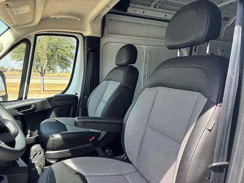 Used 2026 RAM ProMaster 2500 w/ Convenience Group FWD image 7
