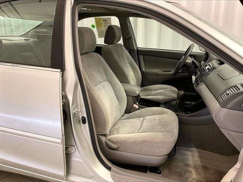 Used 2004 Toyota Camry LE FWD image 11