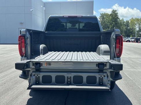 Used 2024 GMC Sierra 1500 AT4 w/ Technology Package AWD/4WD image 8