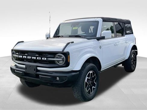 Used 2022 Ford Bronco Outer Banks AWD/4WD image 2