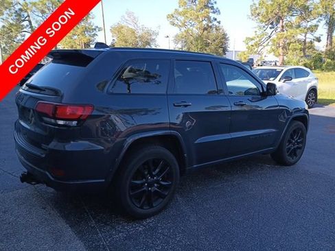 Used 2018 Jeep Grand Cherokee Altitude AWD/4WD image 5