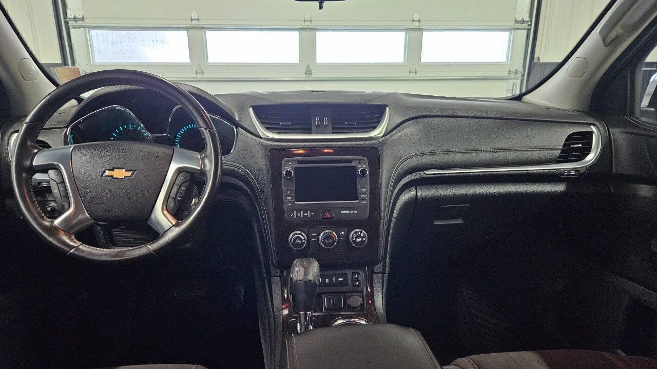 Used 2017 Chevrolet Traverse LT w/ Style and Technology Package FWD image 8