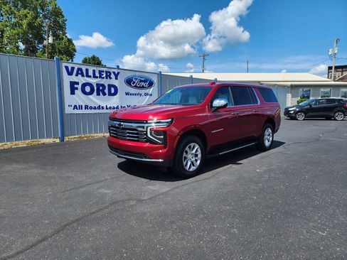 Used 2026 Chevrolet Suburban Premier w/ Sun And Tow Package AWD/4WD image 1