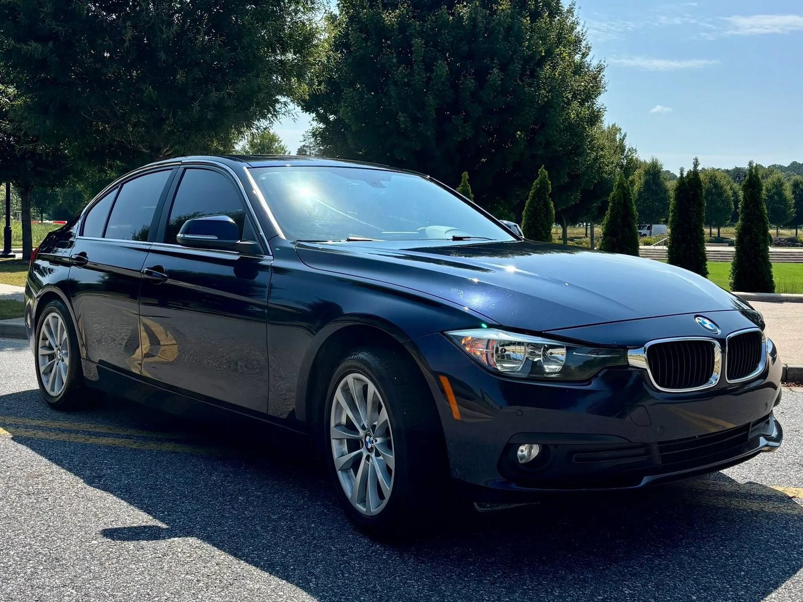 Used 2017 BMW 320i Sedan RWD image 7