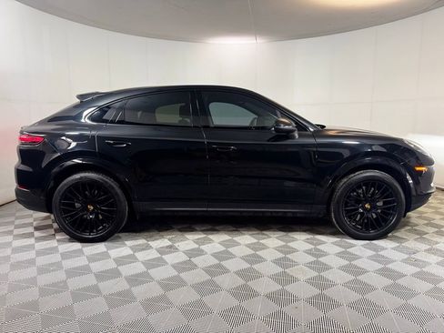 Used 2023 Porsche Cayenne Platinum Edition w/ Towing Package w/o Tow Ball AWD/4WD image 5