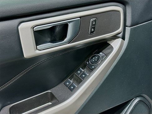 Used 2024 Ford Explorer XLT image 17