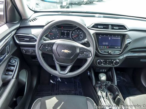 Used 2021 Chevrolet TrailBlazer LT w/ Convenience Package FWD image 11
