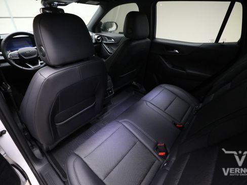 New 2026 Chevrolet Equinox LT w/ Convenience Package II FWD image 9