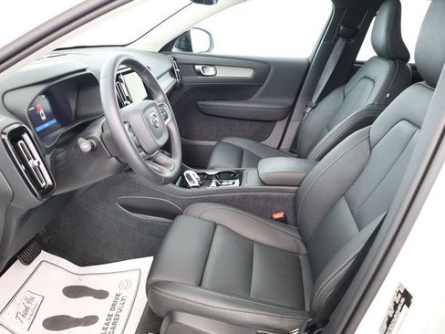 Used 2024 Volvo XC40 B5 Plus w/ Climate Package image 20