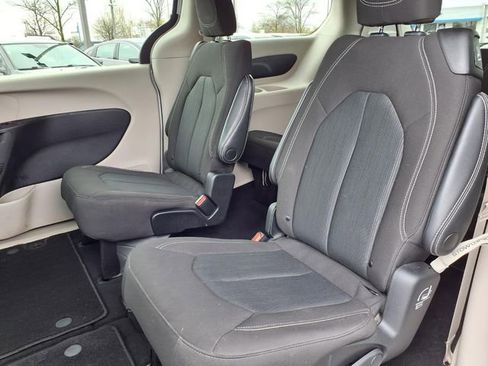 Used 2023 Chrysler Voyager LX FWD image 7