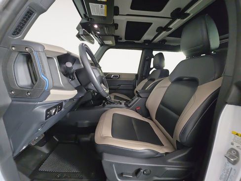 Used 2024 Ford Bronco Wildtrak AWD/4WD image 9