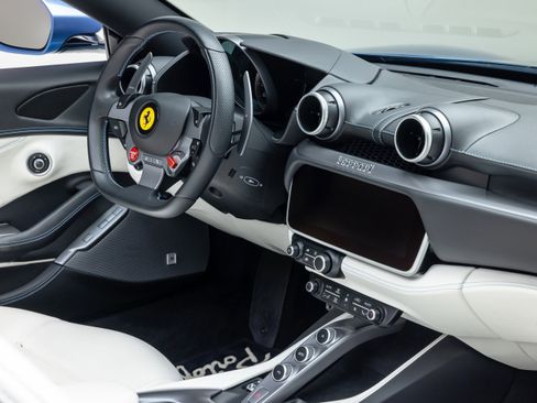Certified 2020 Ferrari Portofino RWD image 59